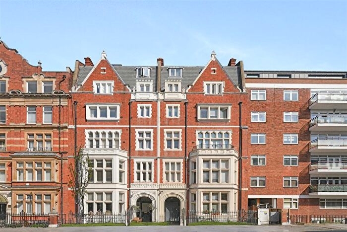 Studio To Rent In Palace Court, Notting Hill / Paddington, W2