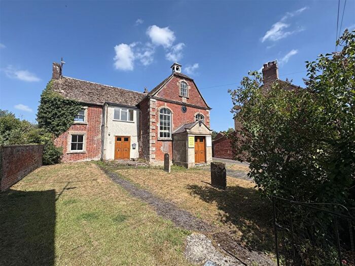 Town House For Sale In Bradenstoke, Chippenham, SN15