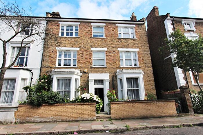 3 Bedroom Flat To Rent In Landseer Road, Upper Holloway, N19