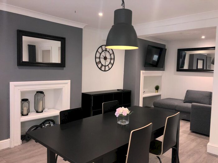 2 Bedroom Flat To Rent In Wordsworth Avenue, Roath, Cardiff, CF24