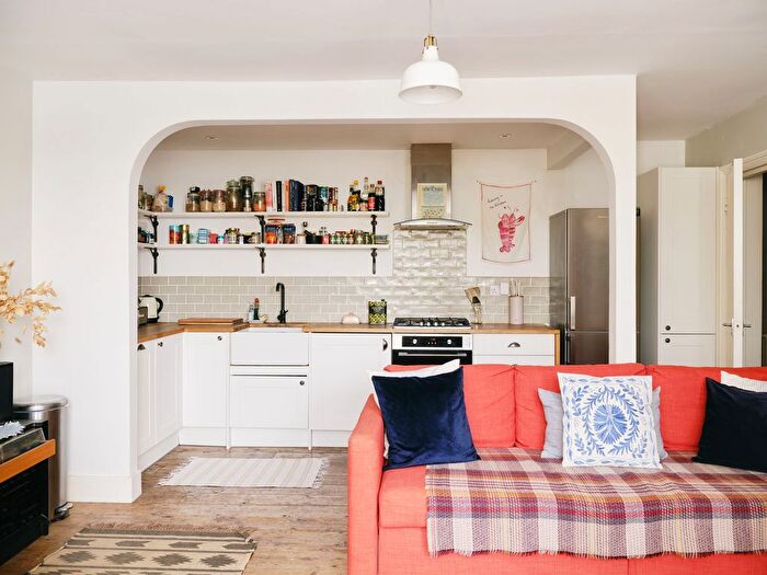 2 Bedroom Flat For Sale In Eglinton Hill, London, SE18