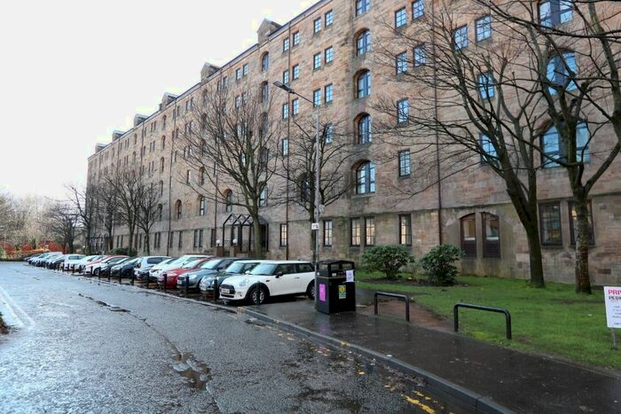3 Bedroom Flat To Rent In Bell Street, Glasgow, G4