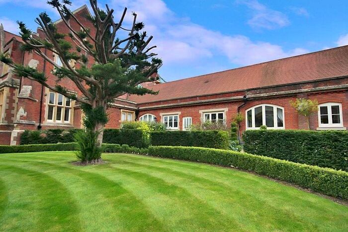 2 Bedroom Cottage To Rent In The Galleries, Warley, Brentwood, CM14