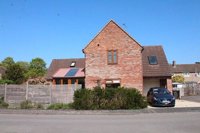 4 Bedroom Detached House For Sale In Faulkner's Close, Fairford, GL7