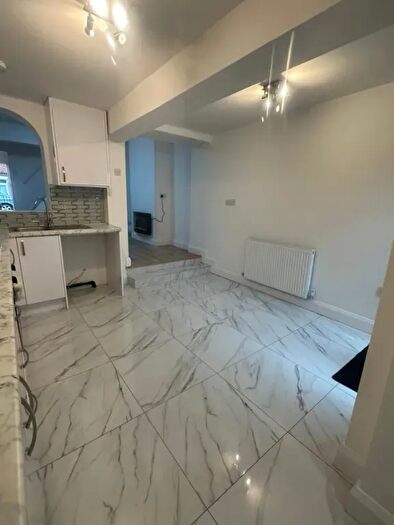 4 Bedroom Semi Detached House To Rent In Cumberland Road, Reading, RG1