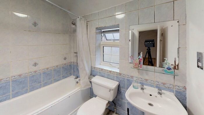 6 Bedroom Terraced House To Rent In St. Johns Road, Guildford, GU2