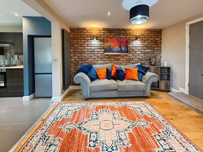 2 Bedroom Flat To Rent In Langford Road, Manchester, Greater Manchester, M20