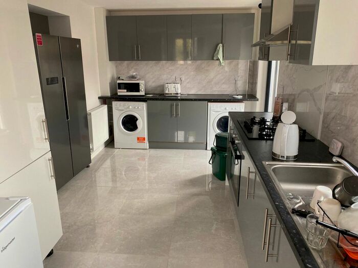 1 Bedroom Flat To Rent In Woodfield Road, Hounslow, TW4