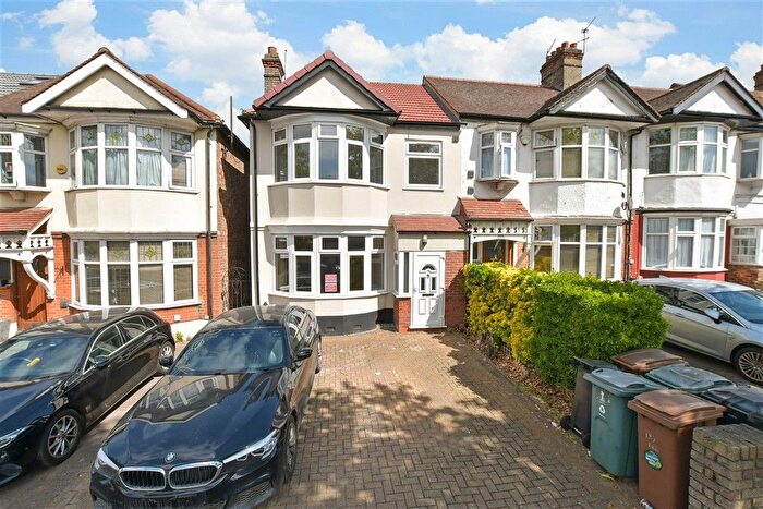 4 Bedroom Semi-Detached House For Sale In Wadham Road, Walthamstow, E17