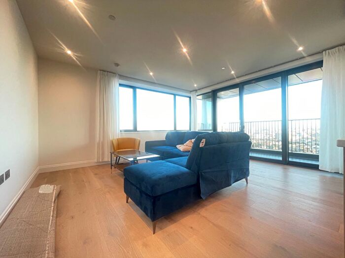 2 Bedroom Flat To Rent In Engine House Way, London, NW1