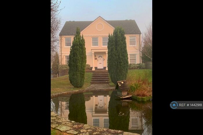 1 Bedroom Flat To Rent In Downsview Drive, Midhurst, GU29