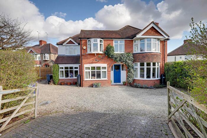 4 Bedroom Detached House For Sale In Geoffreyson Road, Caversham Heights, Reading, RG4