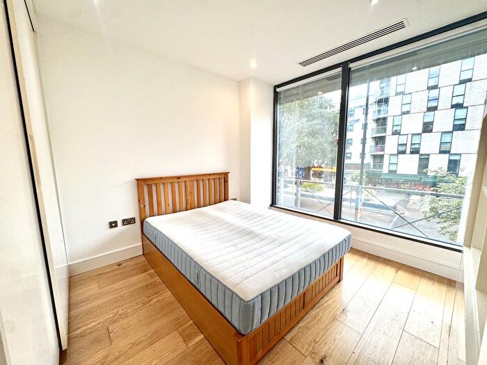 1 Bedroom Flat To Rent In Trinity Square, Hounslow, Hounslow, TW3