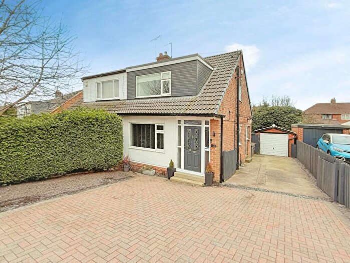 3 Bedroom Semi Detached House For Sale In Chatsworth Fall, Pudsey, LS28