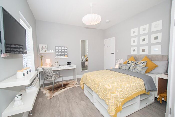 Studio To Rent In En Suite, A Edward Street, Luton, Bedfordshire, LU2