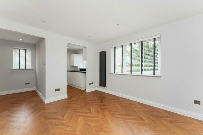1 Bedroom Apartment To Rent In Greenacre Gardens, Walthamstow, E17
