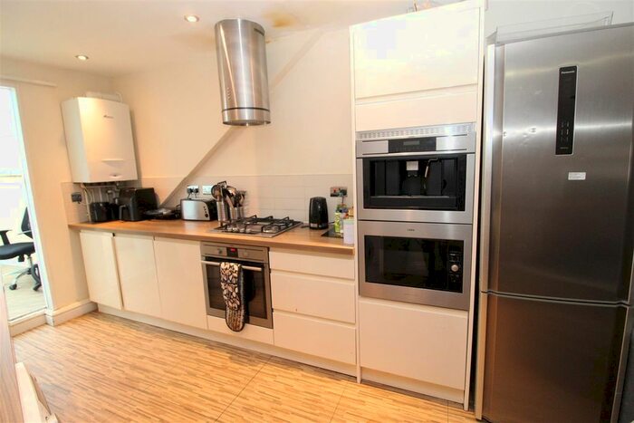 5 Bedroom Flat To Rent In Miskin Street, Cardiff, CF24