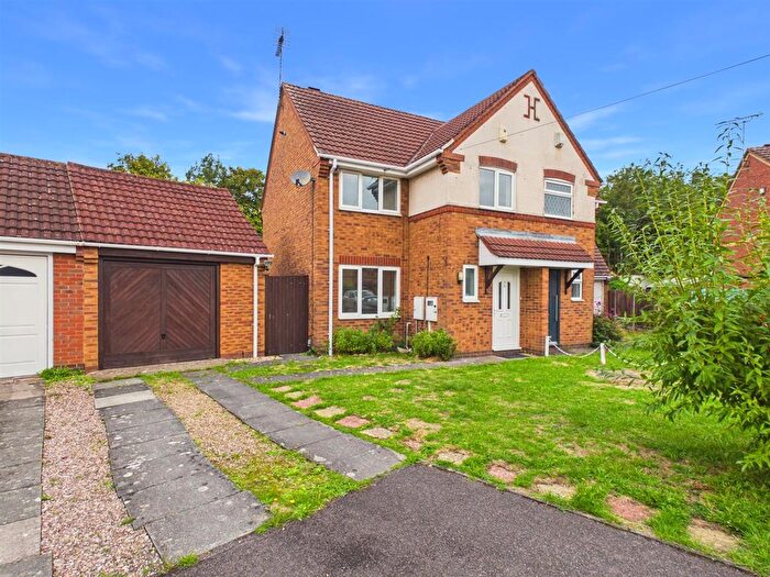 3 Bedroom Semi-detached House To Rent In Caernarfon Drive, Nuneaton, CV11