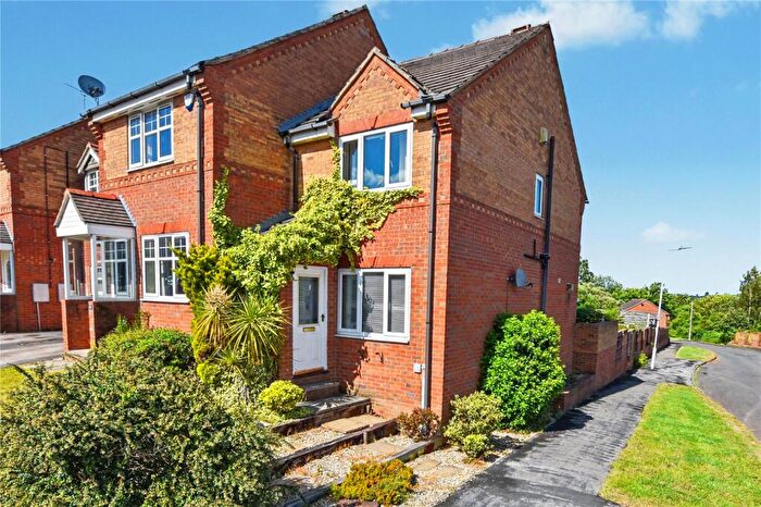 2 Bedroom Town House For Sale In Kingfisher Mews, Morley, Leeds, West Yorkshire, LS27