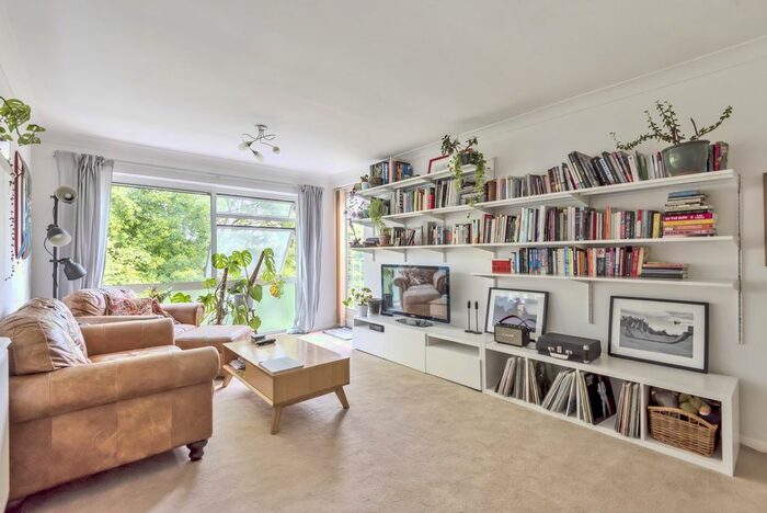 2 Bedroom Flat To Rent In Foxgrove Road, Beckenham, BR3