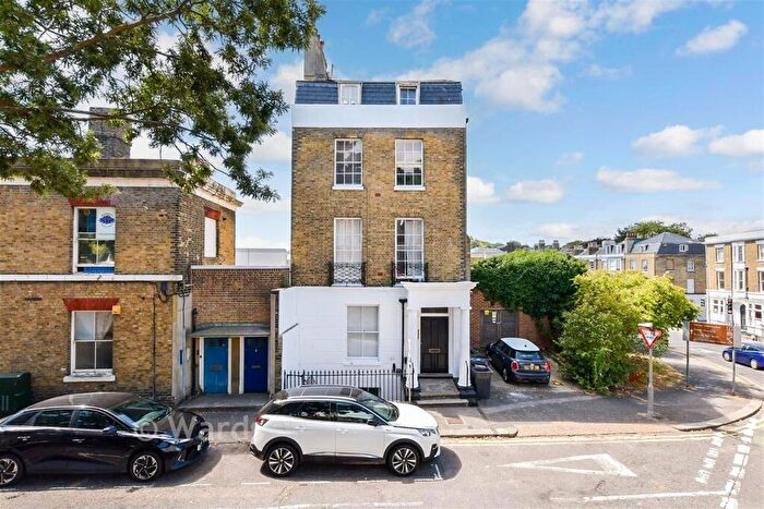 2 Bedroom Flat For Sale In Castle Hill Road, Dover, Kent, CT16