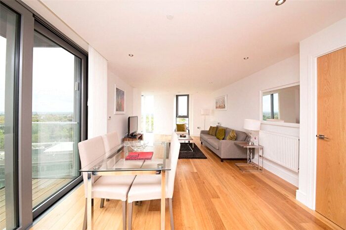 2 Bedroom Flat For Sale In Uxbridge Road, London, W5