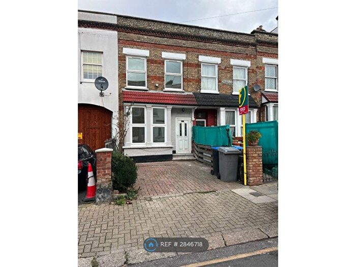 4 Bedroom Semi-Detached House To Rent In Rucklidge Avenue, London, NW10