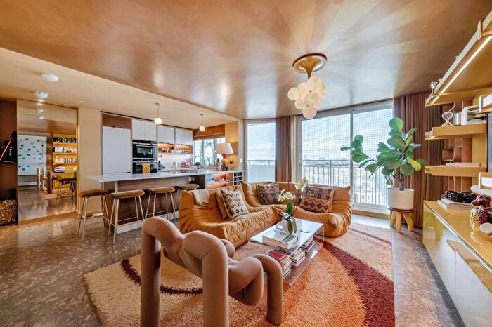 2 Bedroom Flat To Rent In Campden Hill Towers, Notting Hill Gate, W11