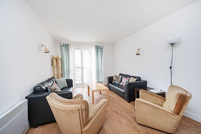 2 Bedroom Flat To Rent In Cornell Building, Coke Street, Aldgate, London, E1