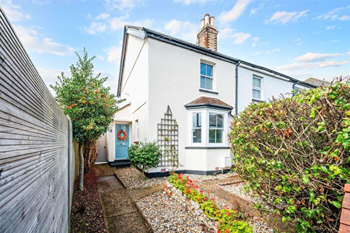 4 Bedroom Semi-Detached House For Sale In Duffield Road, Walton On The Hill, KT20