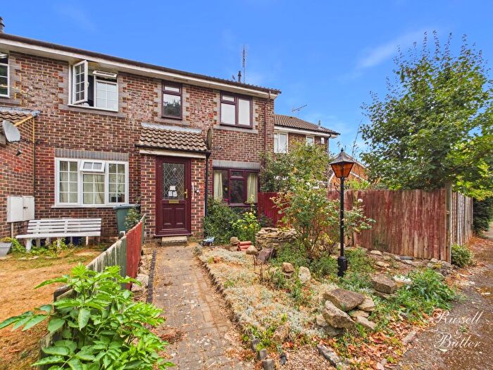 2 Bedroom Terraced House For Sale In Akister Close, Buckingham, Buckinghamshire, MK18
