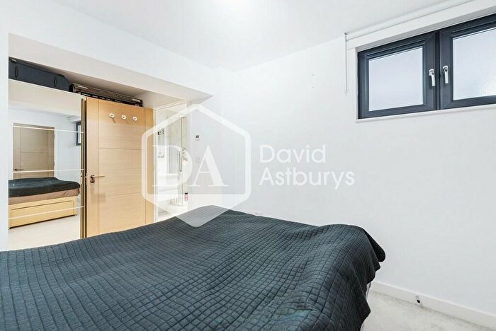 1 Bedroom Apartment To Rent In Dollis Mews, Finchley Central, London, N3