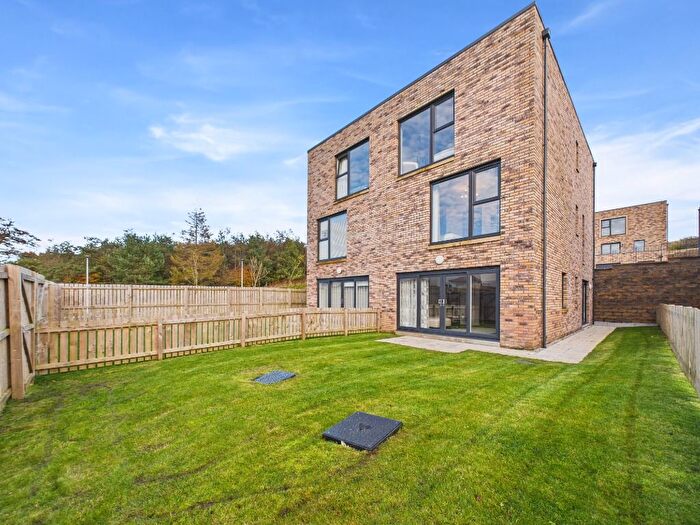 4 Bedroom Semi-Detached House For Sale In The Dunlin, East Kilbride, South Lanarkshire, G75