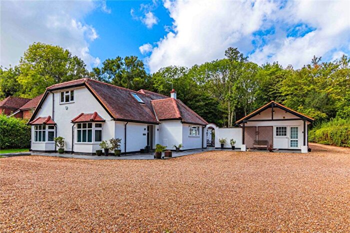 6 Bedroom Detached House For Sale In Hempstead Road, Bovingdon, Hemel Hempstead, Hertfordshire, HP3