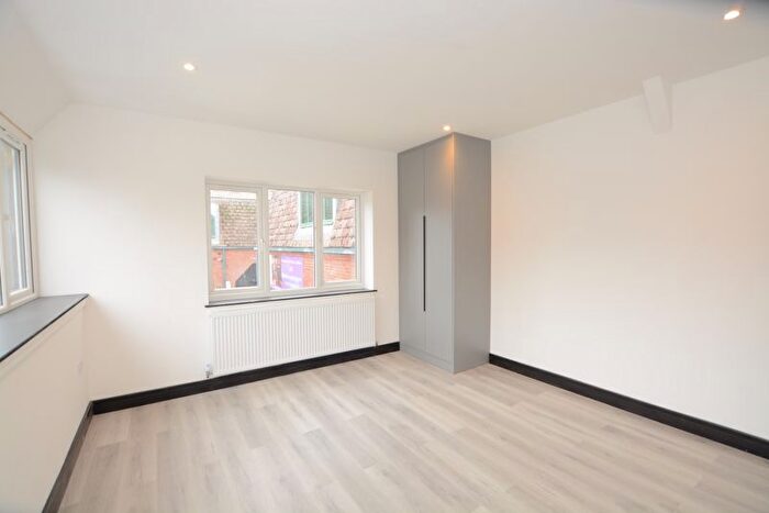 2 Bedroom Flat To Rent In Burkes Parade, Beaconsfield, HP9