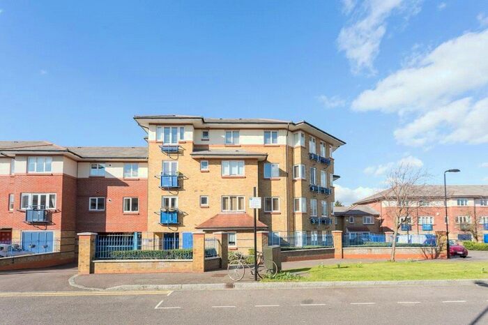 2 Bedroom Apartment To Rent In Myddleton Avenue, London, N4