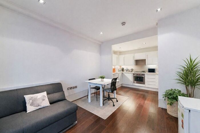 1 Bedroom Flat To Rent In Slingsby Place, Covent Garden, WC2E
