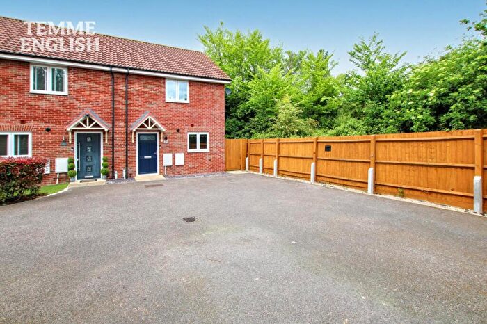 2 Bedroom Semi-Detached House For Sale In Elmbrook Close, Basildon, SS14
