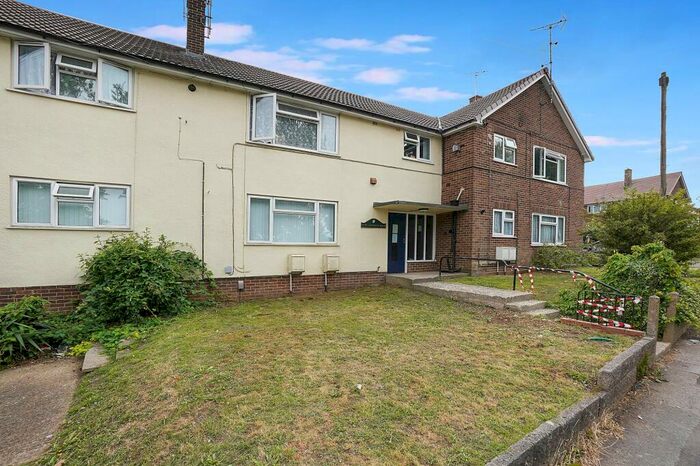 2 Bedroom Apartment To Rent In Arethusa Road, Rochester, ME1