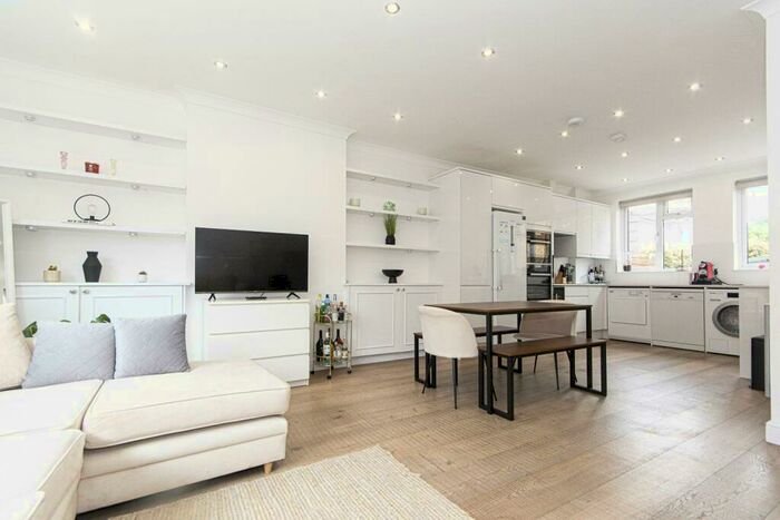 4 Bedroom Apartment To Rent In Northcote Road, Battersea, SW11