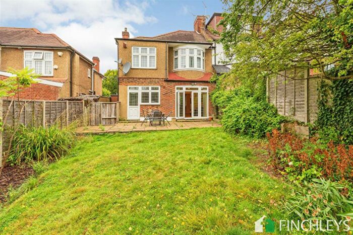 3 Bedroom Semi-Detached House For Sale In Ventnor Drive, Totteridge, N20