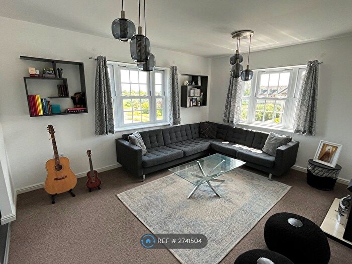 2 Bedroom Flat To Rent In Kings Avenue, Ely, CB7