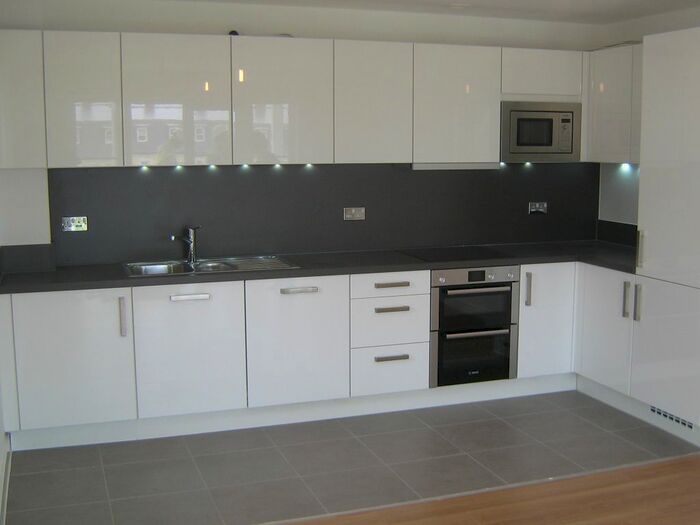 2 Bedroom Flat To Rent In Wilton Court Westmount Close, Worcester Park, KT4
