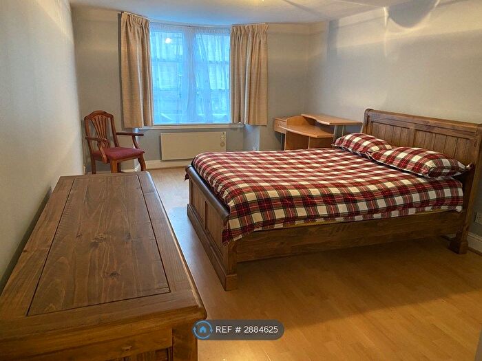 3 Bedroom Flat To Rent In Royal Apartments, Dundee, DD1
