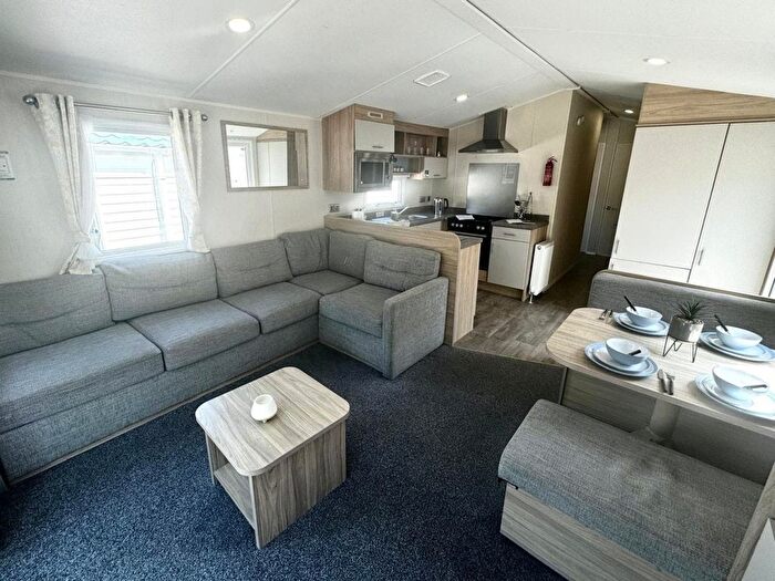 3 Bedroom Mobile/park Home For Sale In Ivyhouse Lane, Hastings, TN35