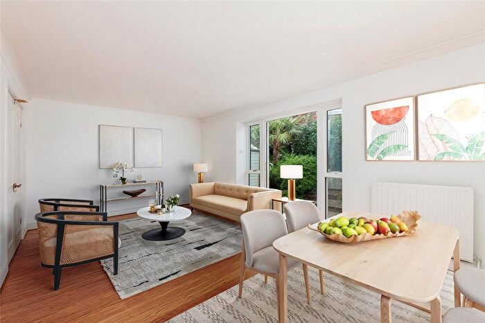 2 Bedroom Flat To Rent In Putney Hill, London, SW15