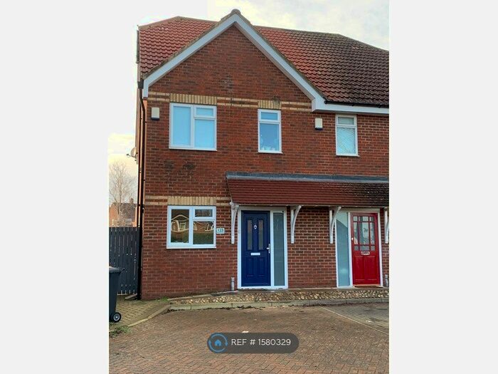 3 Bedroom Semi-Detached House To Rent In Beecroft Way, Dunstable, LU6