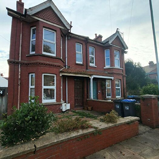 2 Bedroom Flat For Sale In A Kingsland Road, Worthing, West Sussex, BN14