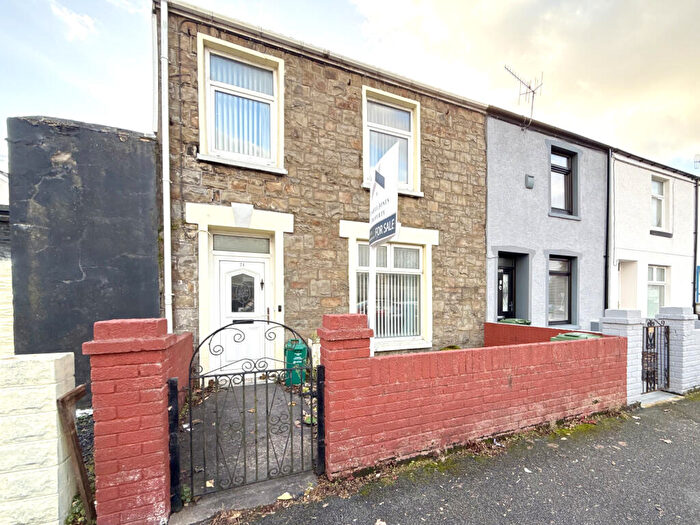 3 Bedroom End Of Terrace House For Sale In Brecon Road, Hirwaun, Aberdare, CF44