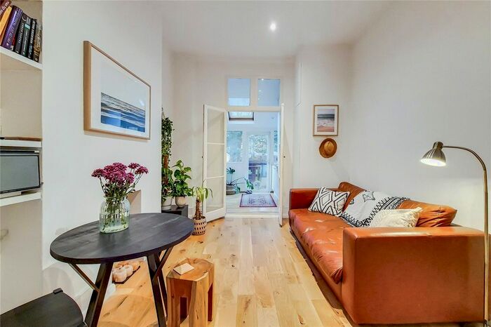 1 Bedroom Flat To Rent In Bedford Road, Clapham North, London, SW4